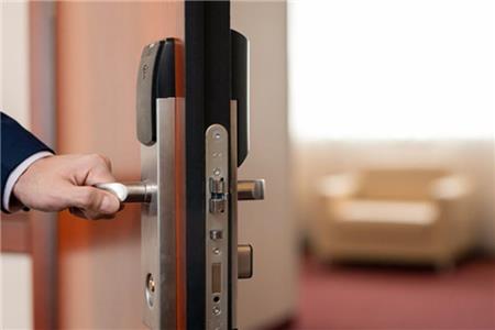 آشنایی با انواع قفل هتلی هوشمند و ویژگی‌های آن