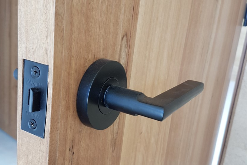 انواع مدل های دستگیره درب چوبی