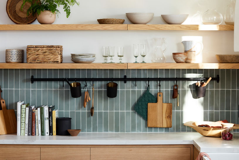 نصب شلف در طول یک پنجره